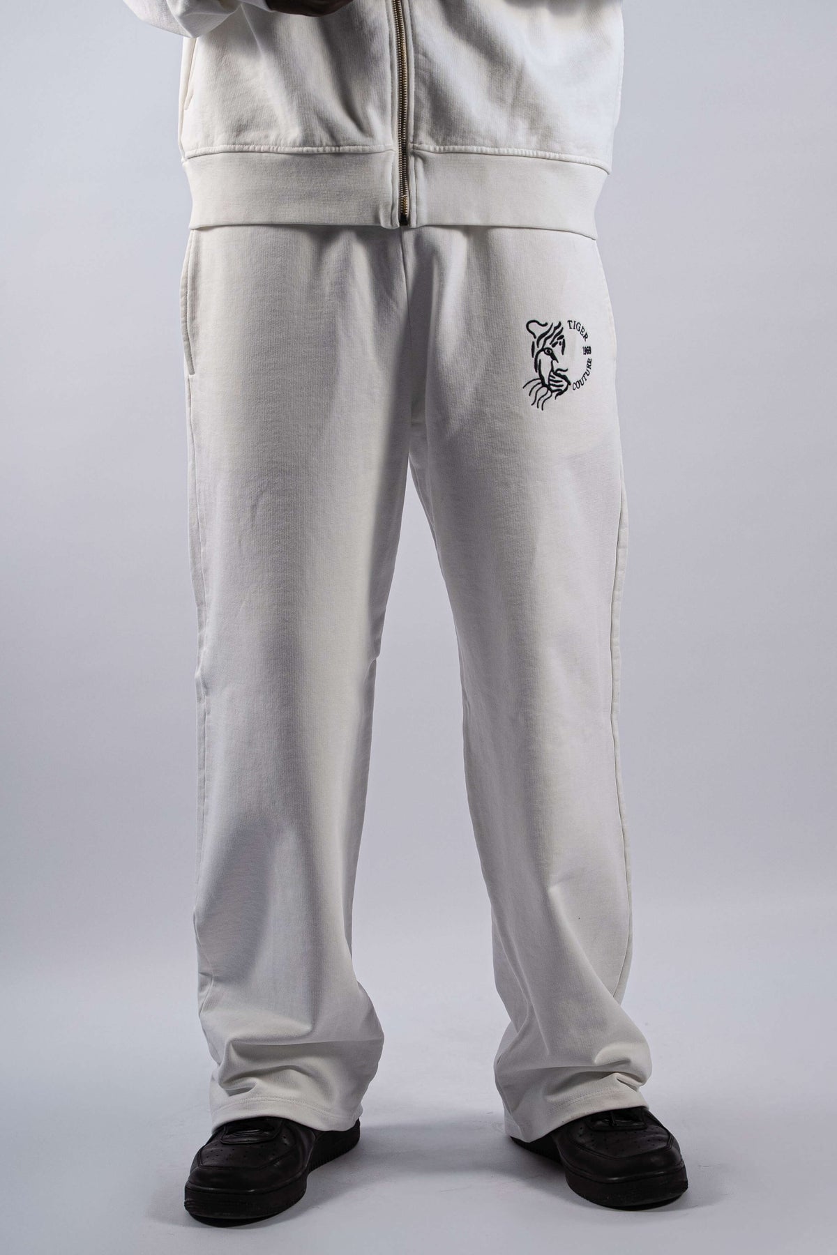 Jogging Premium Blanc cassé – Coupe Droite Tiger Couture