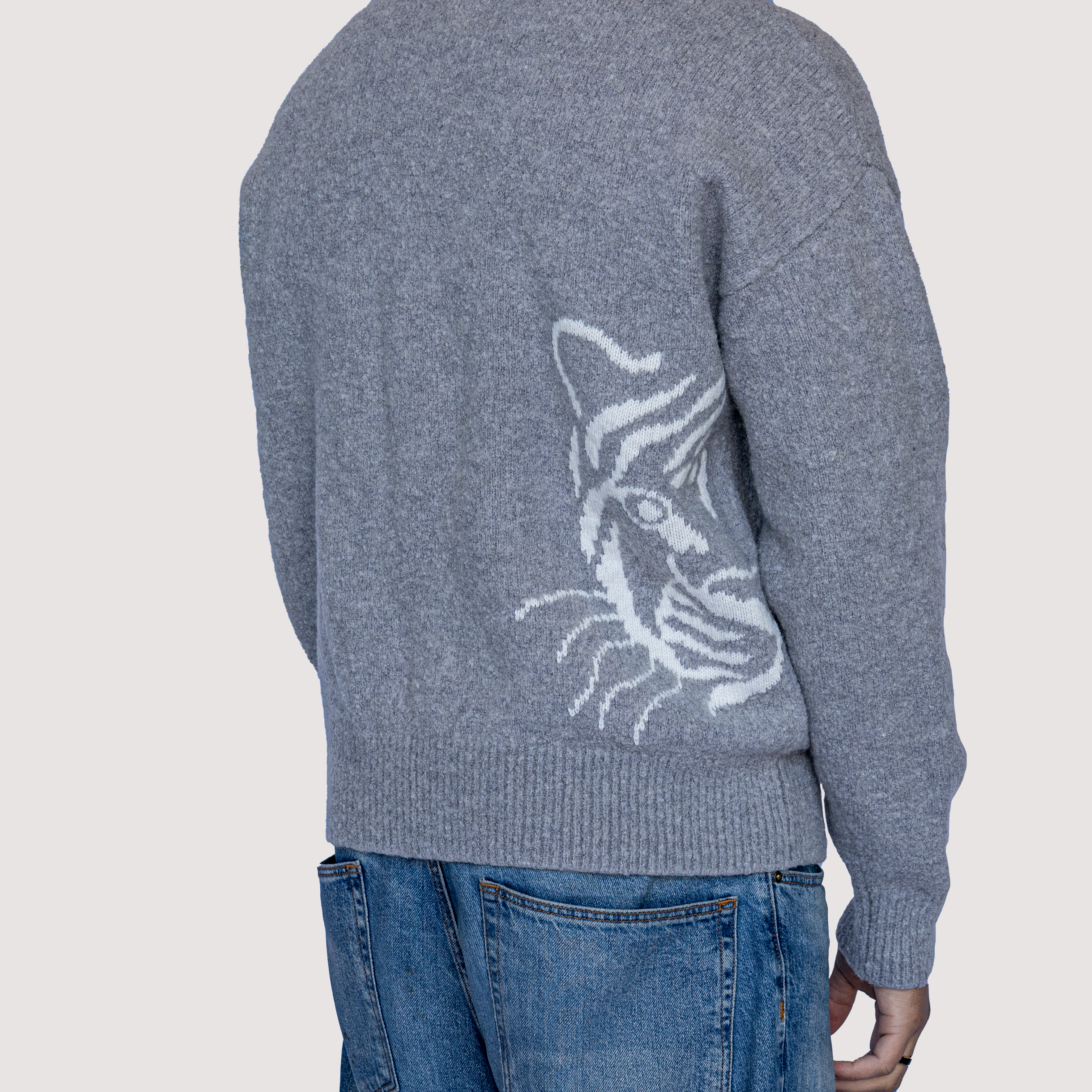 Pull Gris en Laine Mérinos – Logo Jacquard Blanc Tiger Couture